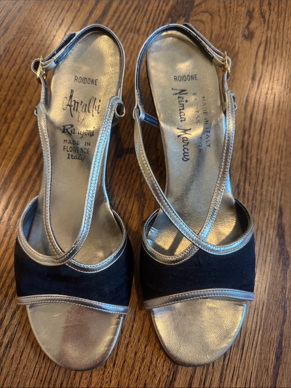 Vintage Amalfi by Rangoni for Neiman Marcus Black Gold Strappy Wedge Sandals 8.5